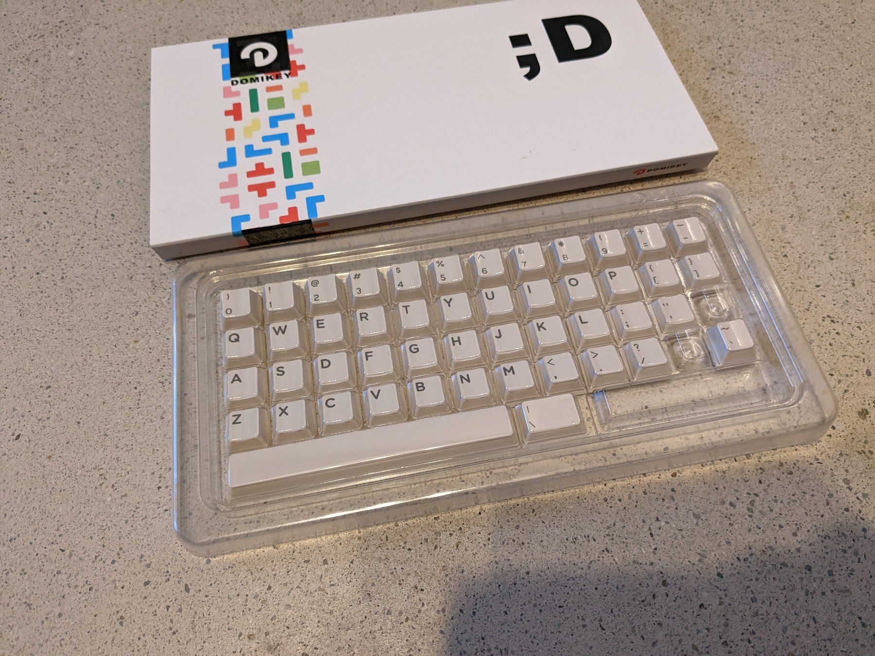 Tastaturen: Domikey DMK Beige Astronaut Doubleshot ABS Keycaps – Neu und originalverpackt aus Dübendorf von edaboss