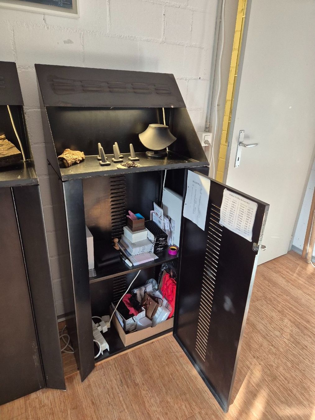 Vetrine: Goldschmiede Vitrine Schmuck Messe – Usato da Innerberg venduto da barbarawidmer 9