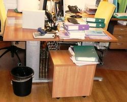 LIQUIDATION... 2 lots de 2 bureaux avec retour et 2 caissons
