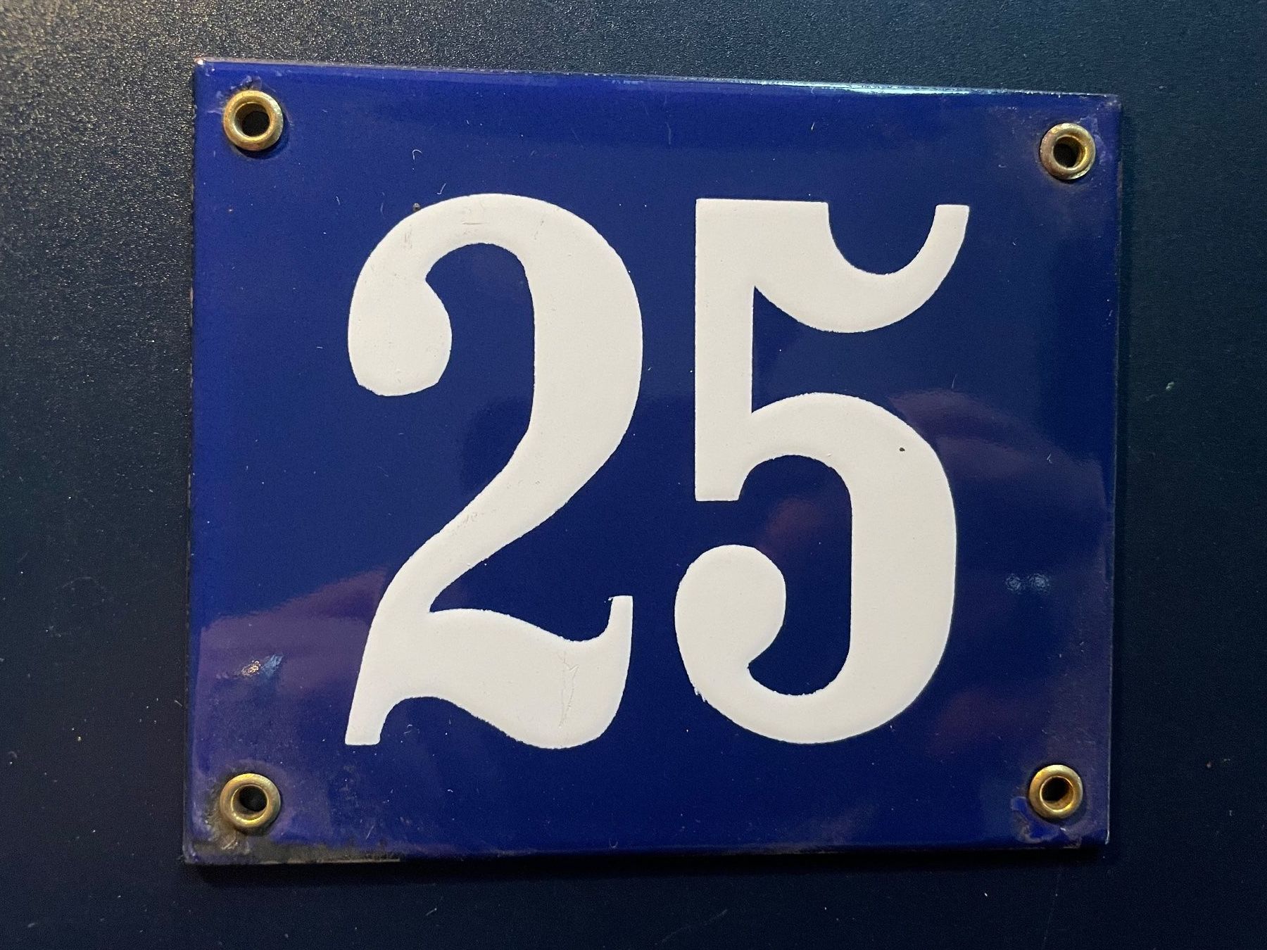 Insegne: Email Hausnummer 25 – Usato da Volketswil venduto da rubin74