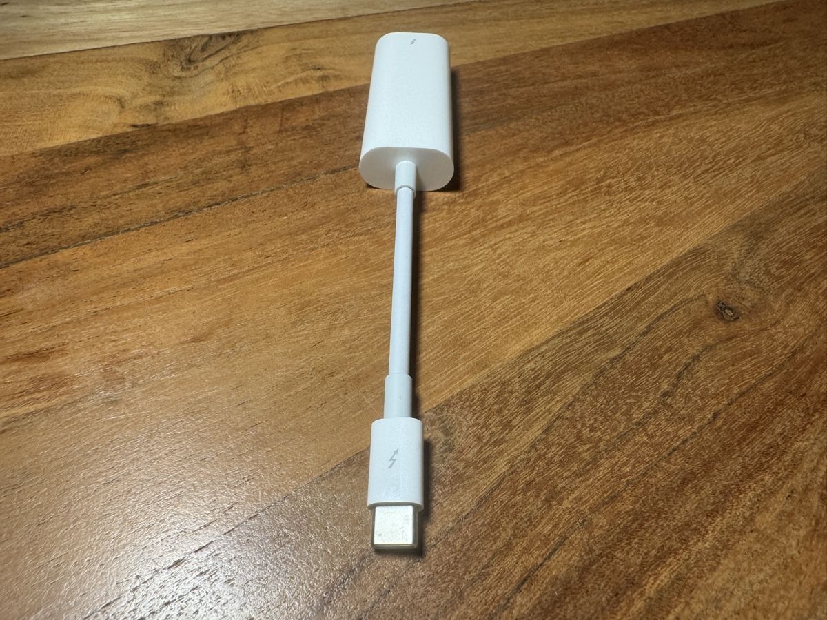 Apple Laufwerke & Adapter: Apple Thunderbolt 3 (USB‑C) auf Thunderbolt 2 Adapter A1790 – Gebraucht aus St. Gallen von hae_6rmh