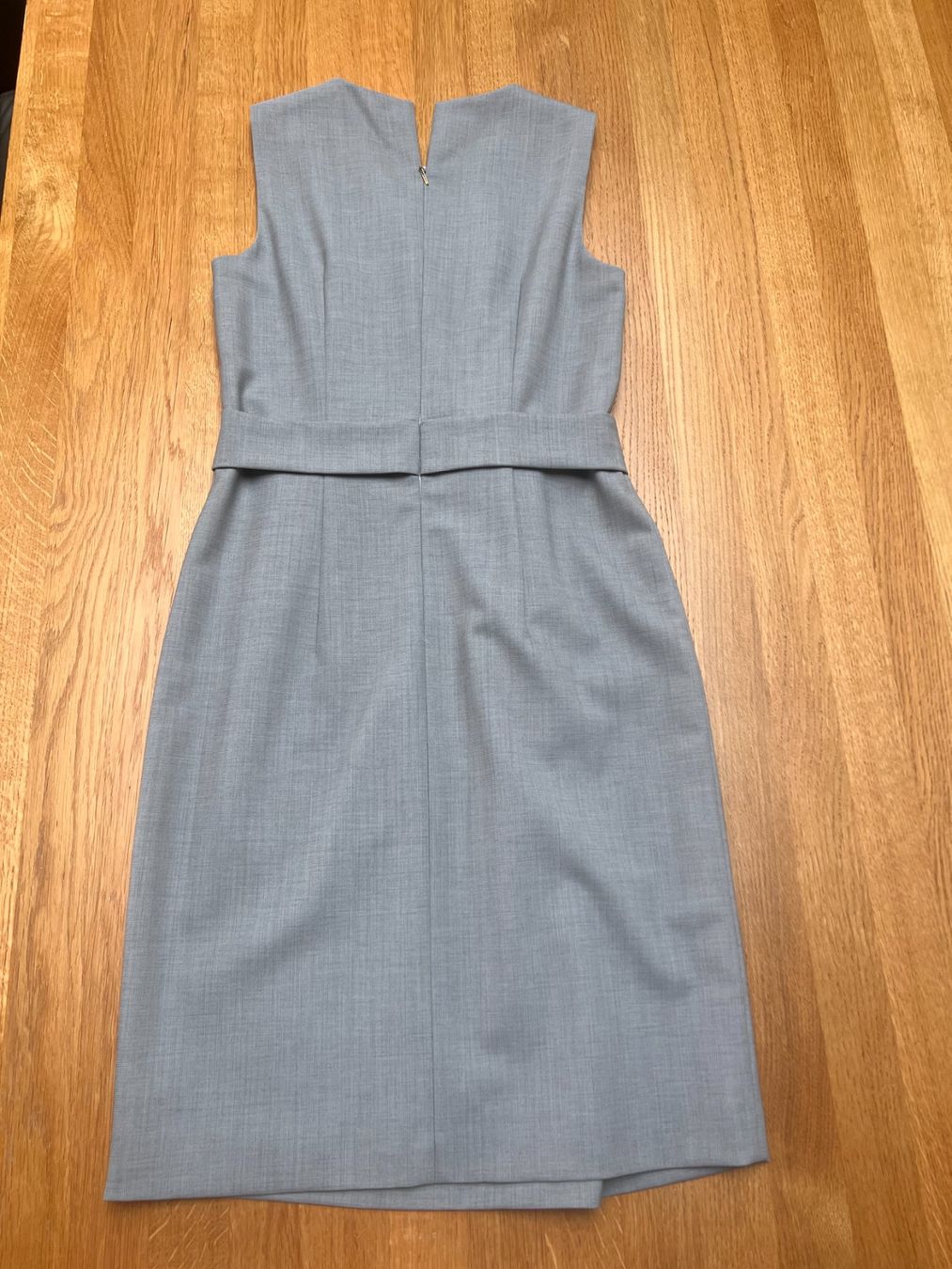 Hugo Boss Vestiti: HUGO BOSS graues Kleid, Top Zustand – Nuovo (secondo la descrizione) da Zumikon venduto da jensbehlau81 2