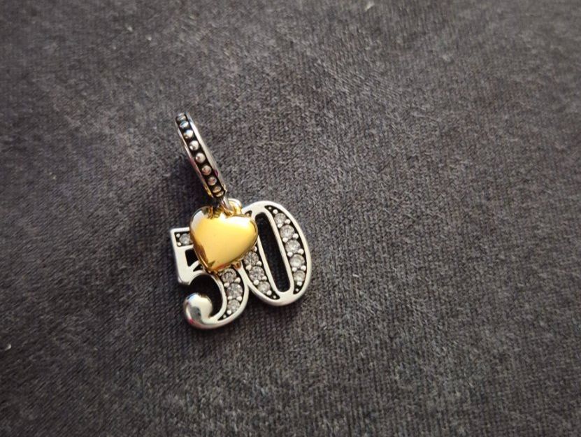 Ciondoli: Silber Charm Zahl 50 +Garantie – Nuovo (secondo la descrizione) da Rotkreuz venduto da Carbone_Bijou-Shop 1