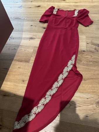 Rotes, elegantes Kleid mit Spitze, Grösse S - Festlich!