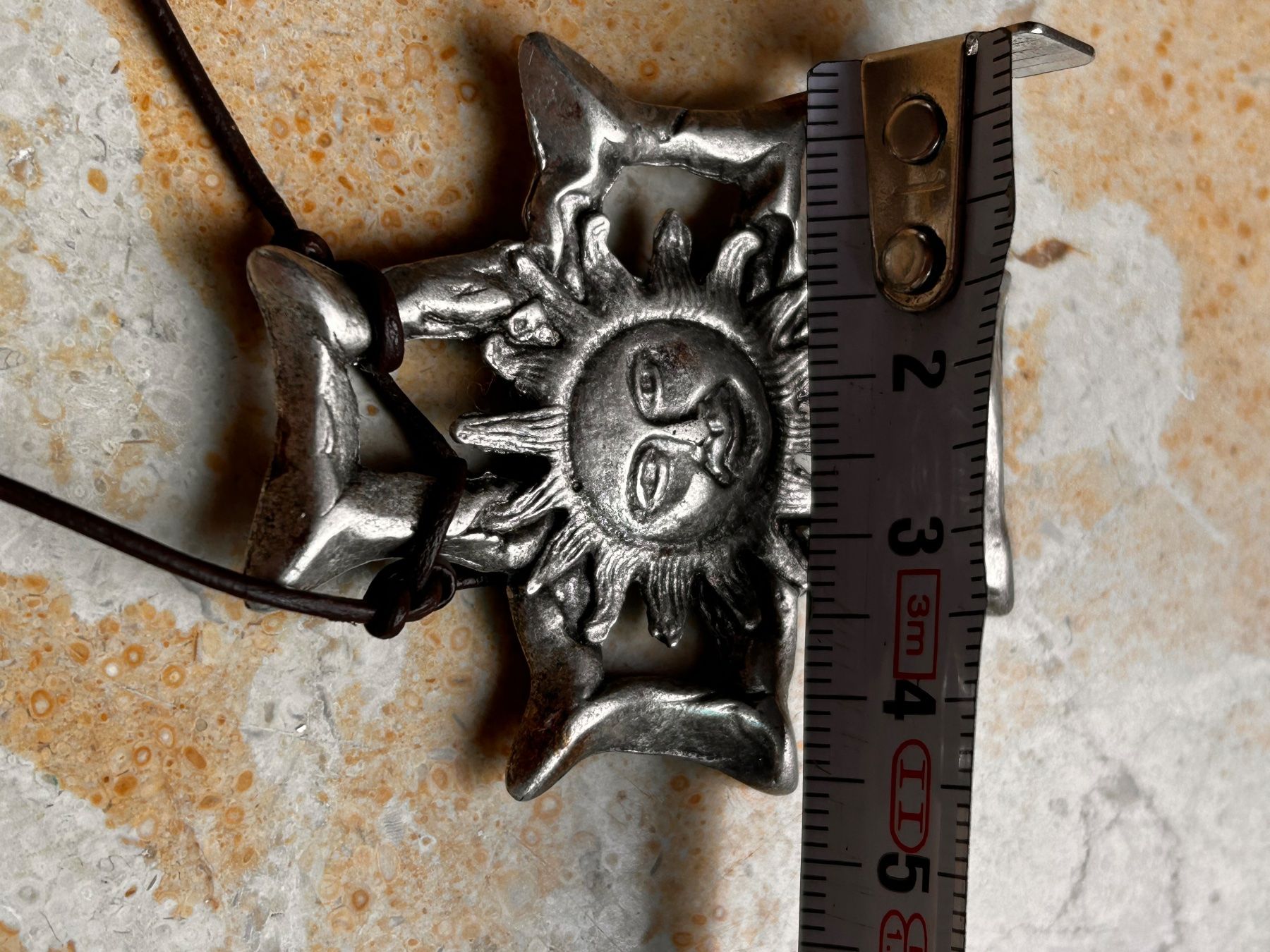 Catenine: Sonnen Amulette mit Lederband – Usato da Laufen venduto da belleskulptur 8