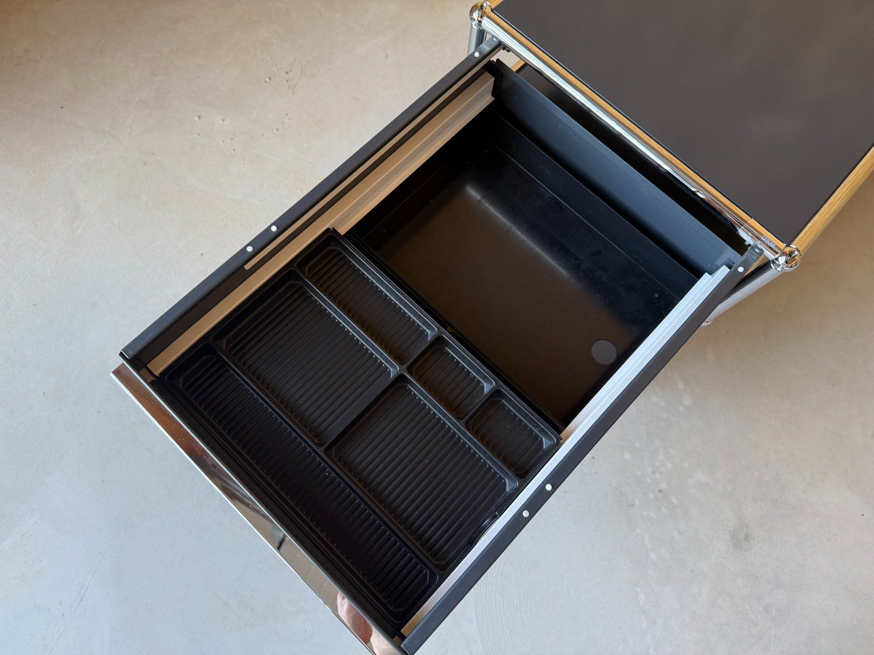 USM Korpus: USM Haller Rollcontainer / Bürocontainer Anthrazitgrau – Gebraucht aus Ramsen von Studio82 8