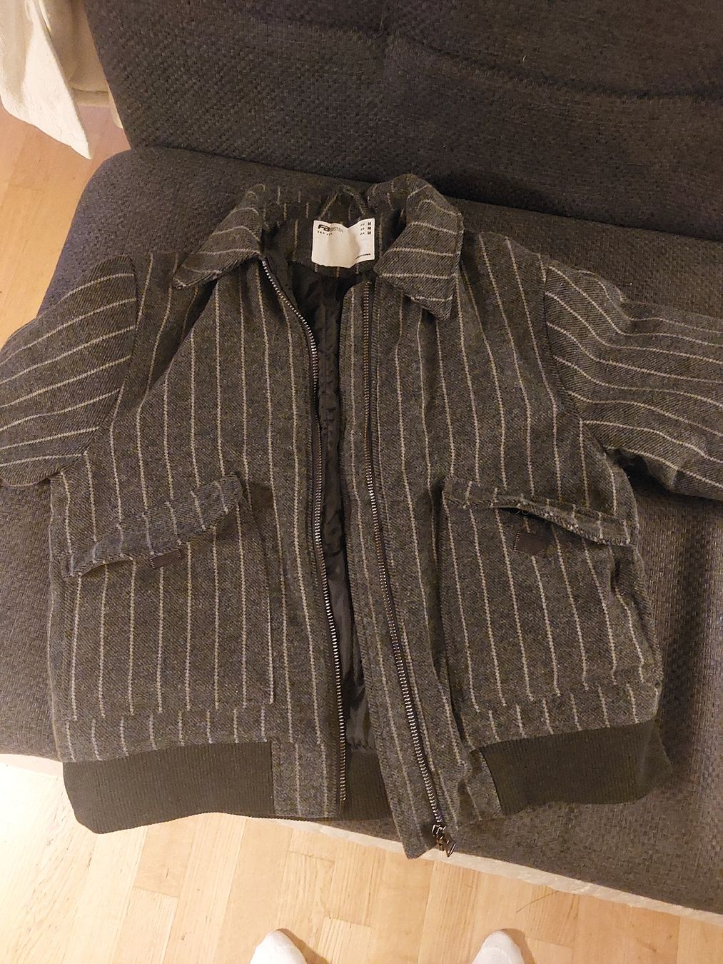 Vestes: Coole übergangs/winter-Jacke, gestreift – Neuf avec emballage d'origine à Gwatt (Thun) par B.D.999