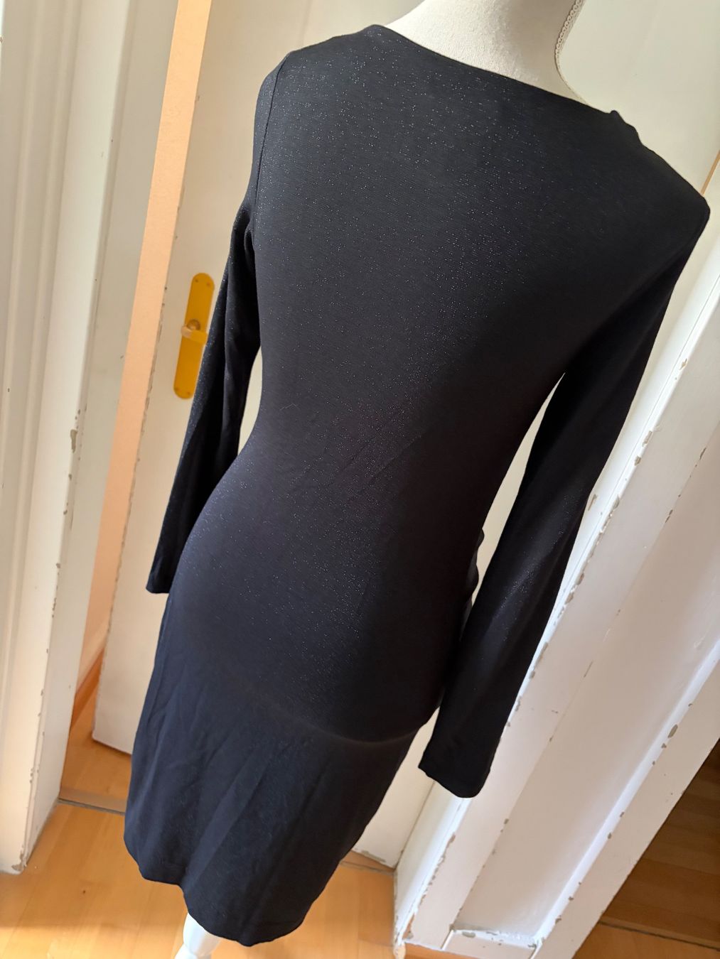 Robes: Schönes Kleid mit Glitzer von Second Female – Neuf (Voir description) à Schaffhausen par _queen_c 2
