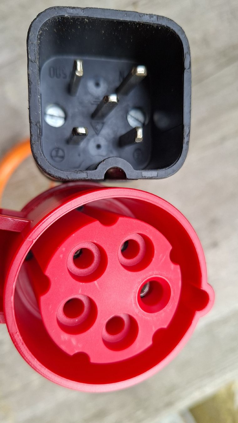 Cavi: Adapter Stromkabel J15 5pol auf CEE16 5pol – Usato da Heiligenschwendi venduto da pasaju 2