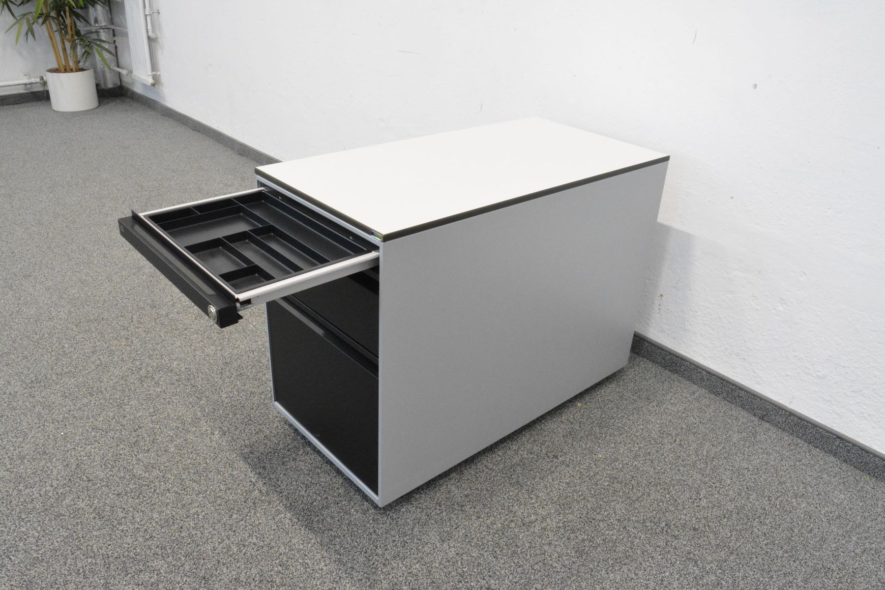 Lista Banconi: Lista Office LO Serie L Roll-Korpus 800mm - – Usato da Schönenwerd venduto da mcofficeshop 3