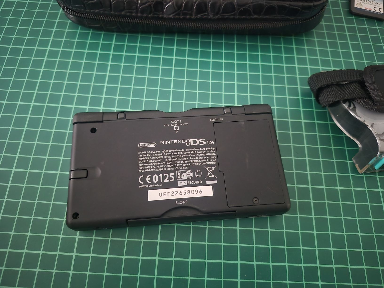Nintendo Console: Nintendo DS Lite & Guitar Hero Tour Bundle - Complete! – Nuovo (secondo la descrizione) da Meyrin venduto da Retro-GZ 3