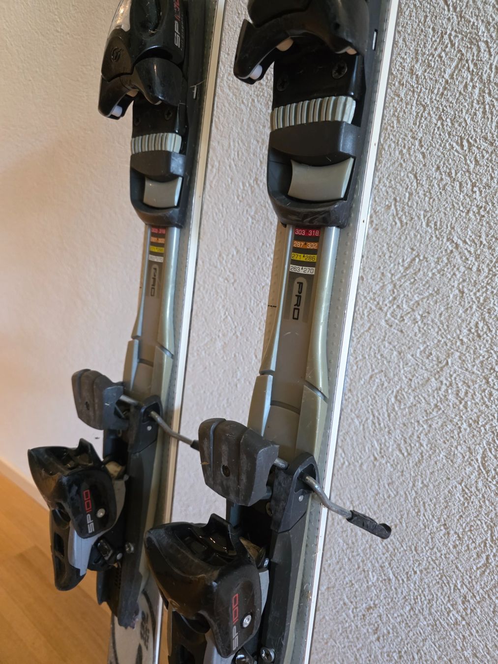 Stöckli Skis: Stöckli Kinderski, gebraucht, 135cm – Gebraucht aus Dietwil von AIRFELDER 2
