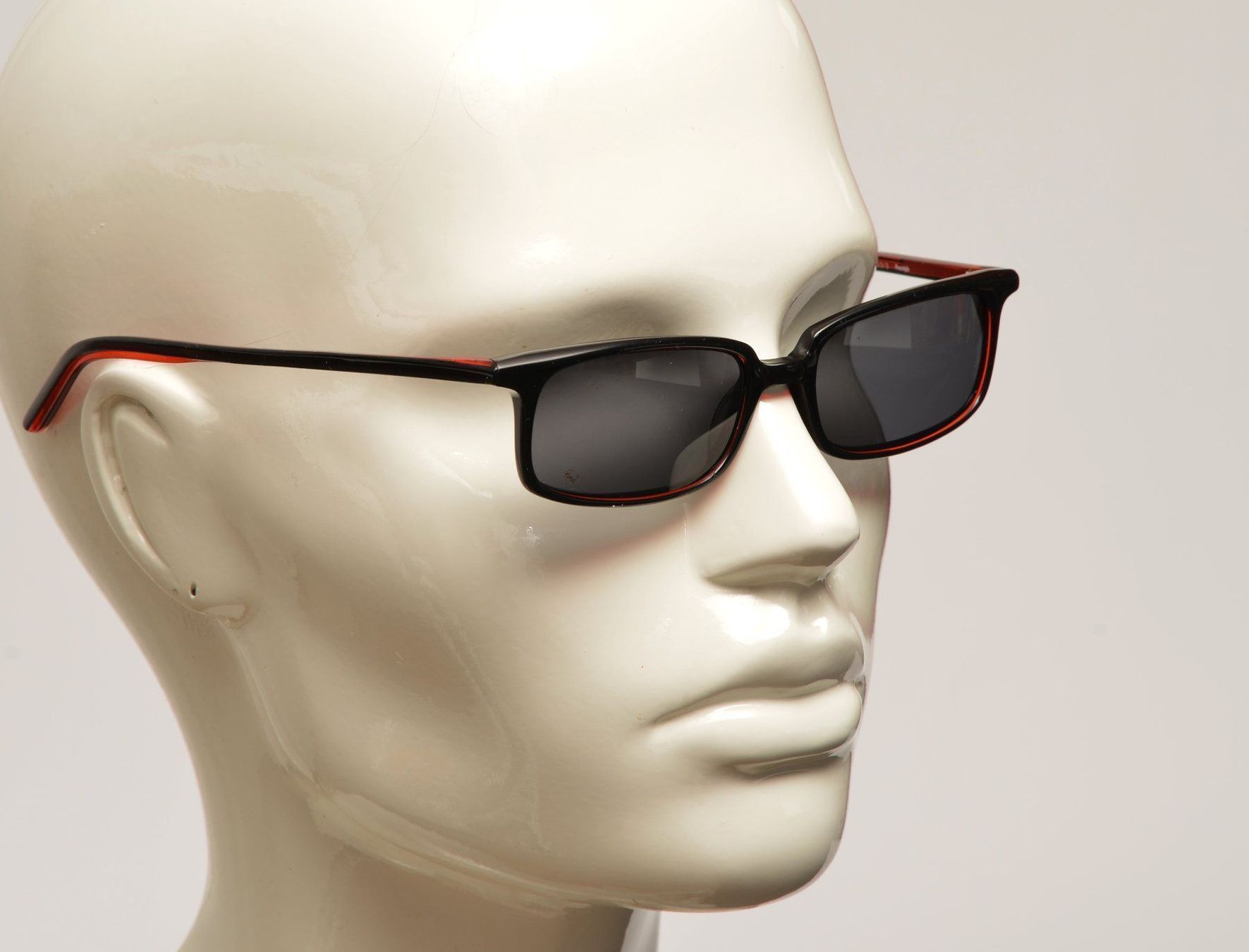 Occhiali & Lenti: Sonnenbrille Damen mit dunklem Filter – Nuovo e nell'imballaggio originale da Neerach venduto da i-style24