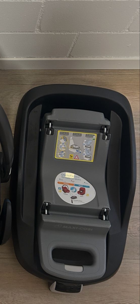 Seggiolini per auto: Isofix-Base – schwarz – – Usato da Zug venduto da 9bn2K3