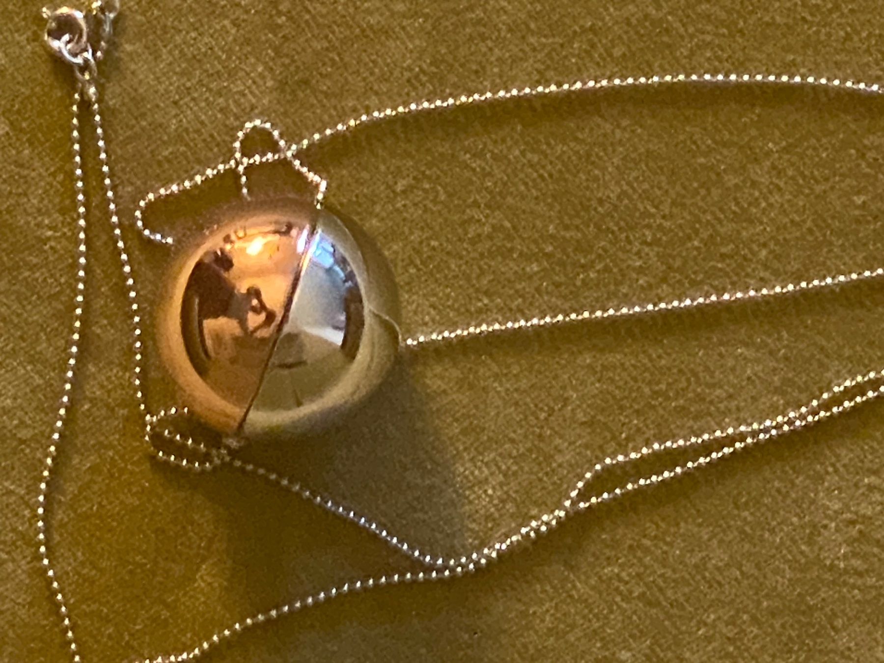 Catenine: Collier avec boule 2 couleurs – Usato da St-Blaise venduto da NSUTT1953 1