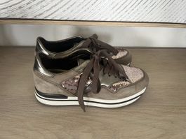 HOGAN Sneaker Taupe Gr 36 NP: 320-.