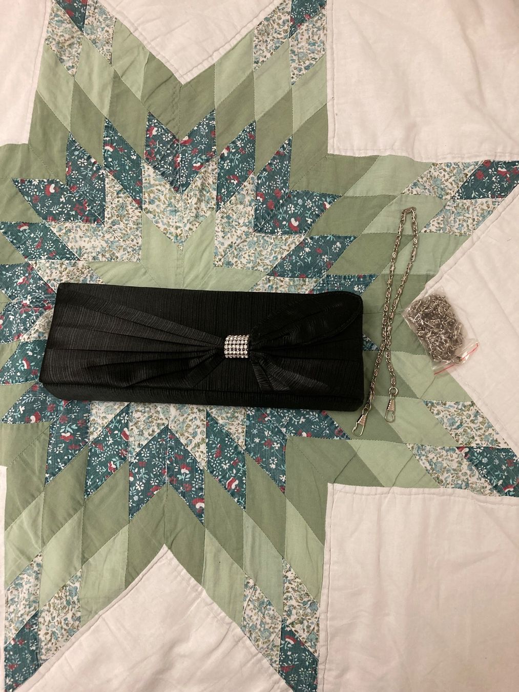 Borse da donna: Schwarzer Clutch mit 2 Silberketten – Usato da Rorschach venduto da mon_cyq9