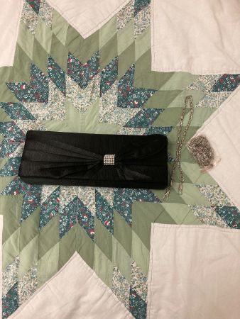 Schwarzer Clutch mit 2 Silberketten