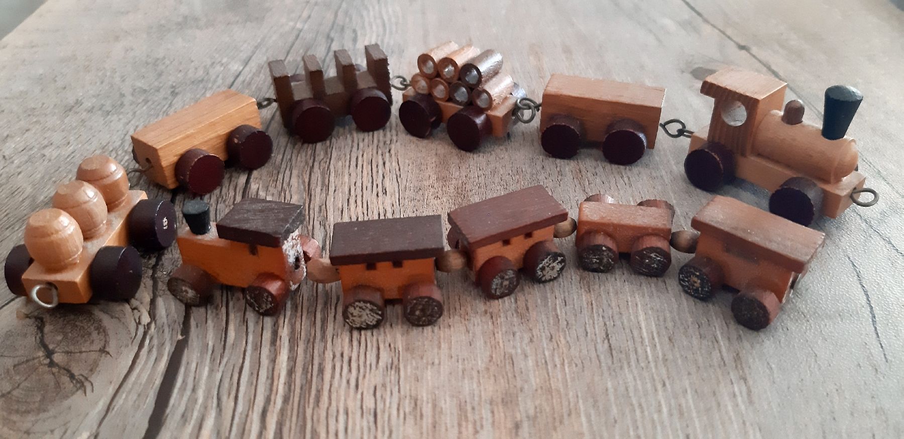 Giocattoli: Mini Züglein  -  Eisenbahnen  -  aus Holz  -  2 Stk. – Usato da Tagelswangen venduto da BrigittaC01 5
