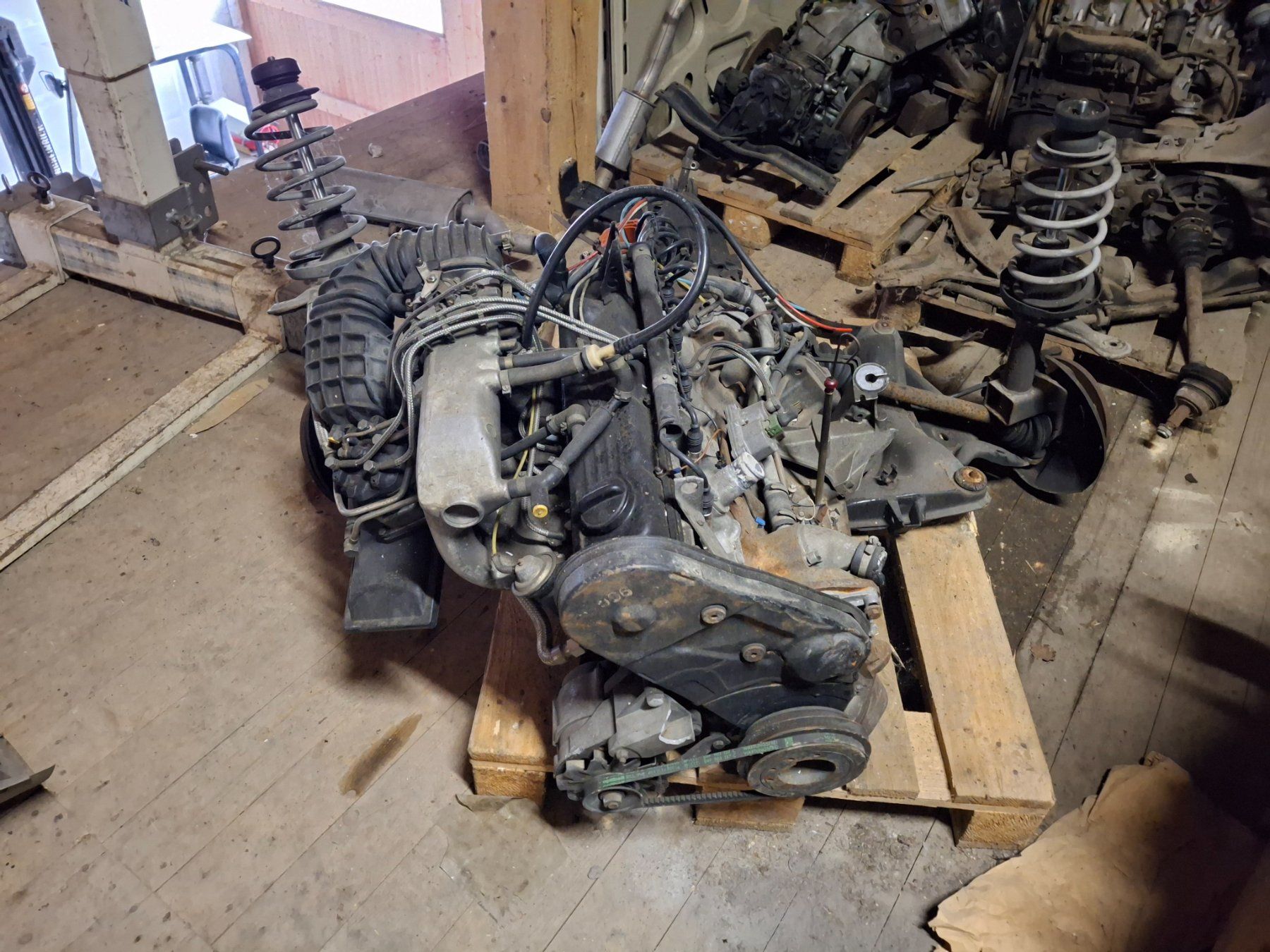 Audi Moteurs: Motor mit Vorderachse Audi 80 5E 1983 B2 – D'occasion à Oeschgen par Kuppi