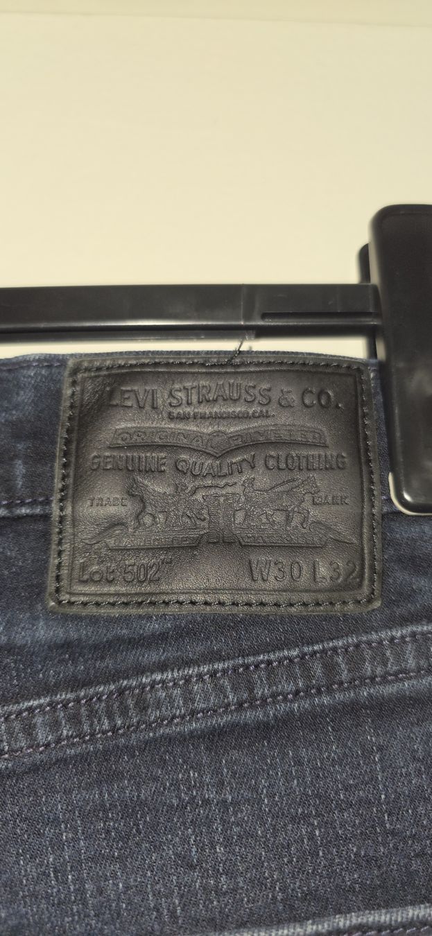 Levi's Jeans: Levis Jeans 502 W30 L30 dunkelblau – Usato da Flawil venduto da Heartbreaker 2
