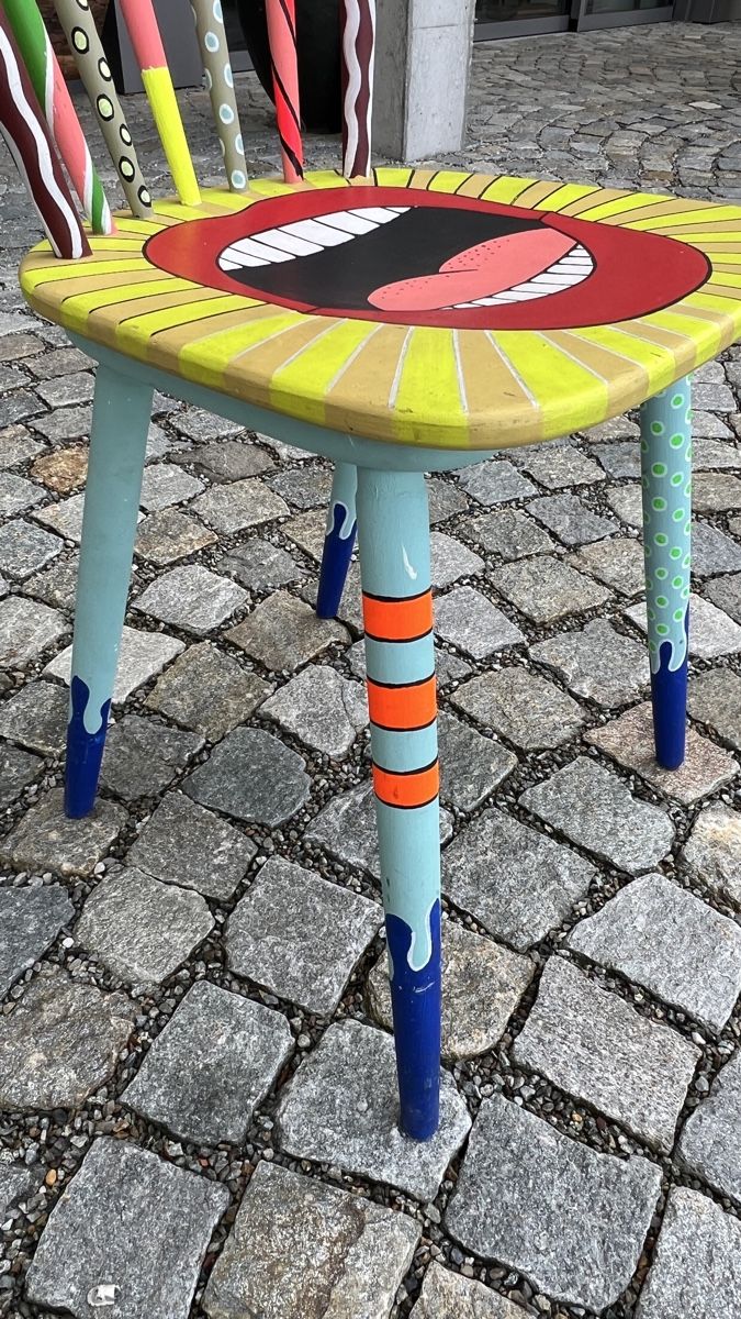 Sedie: Bunter Comic-Hocker — ein echter Hingucker – Usato da La Punt Chamues-ch venduto da mhaefu 5