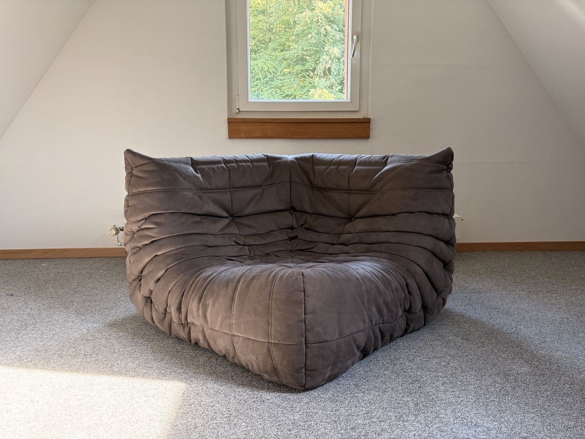 Ligne Roset Divani: Togo Ligne Roset Sofa (2 Sitzer + Eckteil) – Usato da Baden venduto da Sven_V 1
