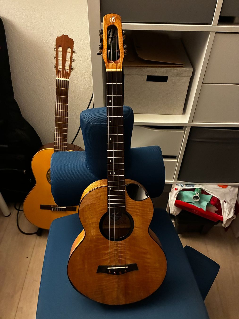 Strumenti musicali: Flight Fireball EQ-A Baritone Ukulele – Usato da Zürich venduto da Ghiekorggmail 4
