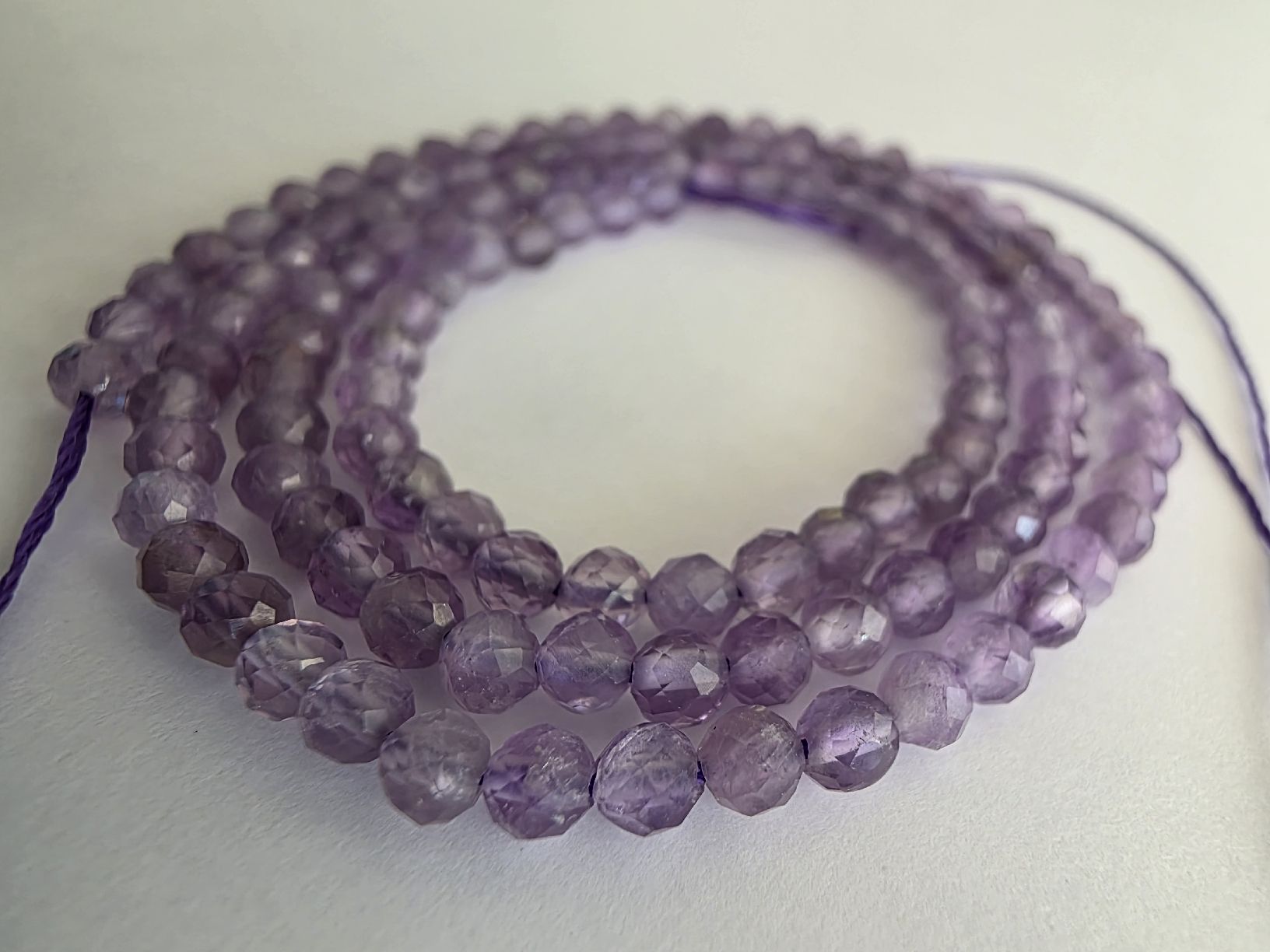 Minerali & Pietre curative: Amethyst facettiert 3mm. Strang – Nuovo e nell'imballaggio originale da Menziken venduto da Mirager 2