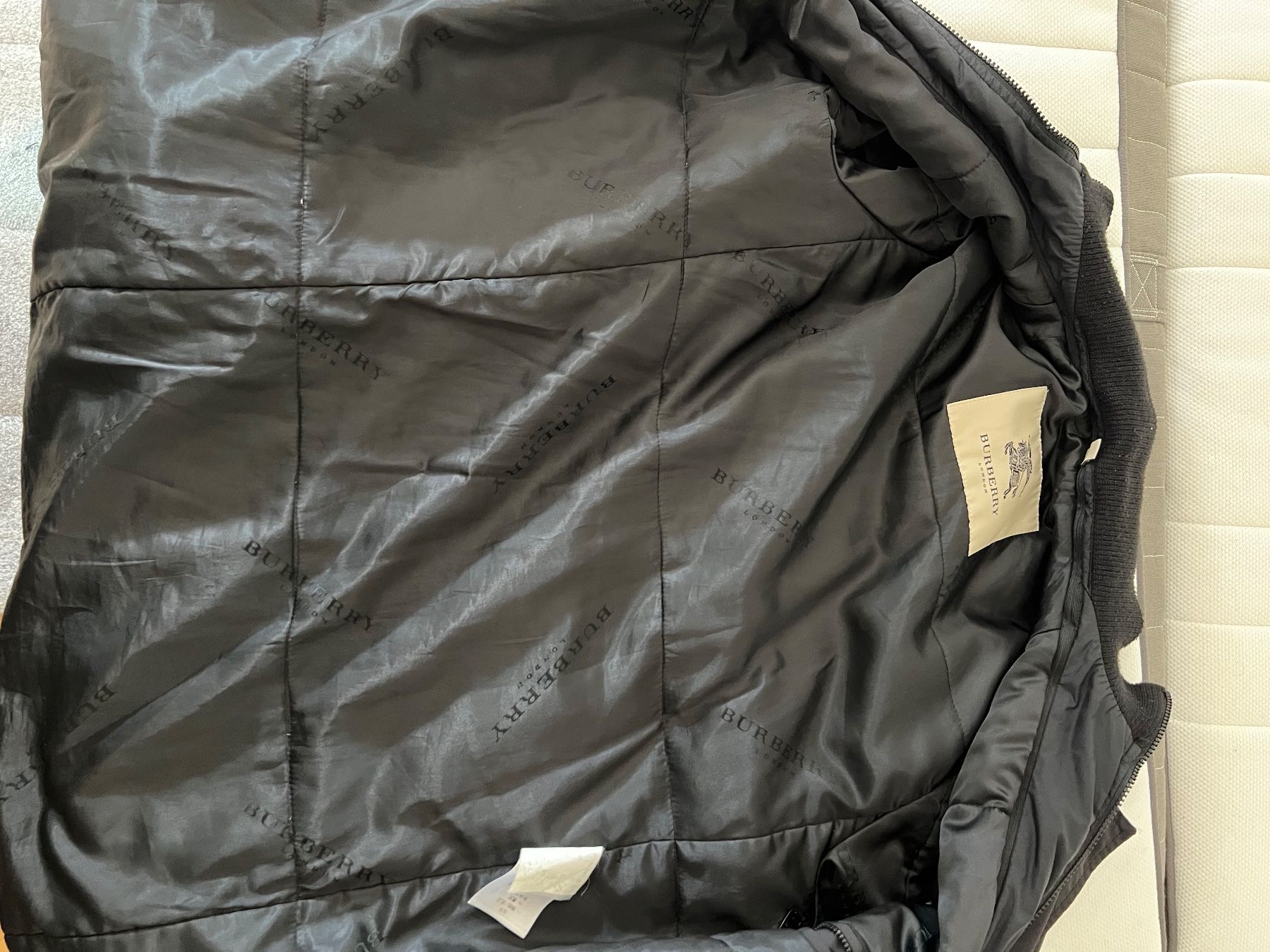 Burberry Jacken: Burberry Lightweight Jacket - Perfect for Spring Layering! – Gebraucht aus Zürich von and_y8dy 1