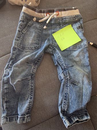 Coole Jeans für kleine Abenteurer, Grösse 86!