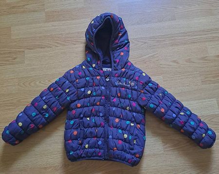 Toll gepunktete Winterjacke - Grösse 104