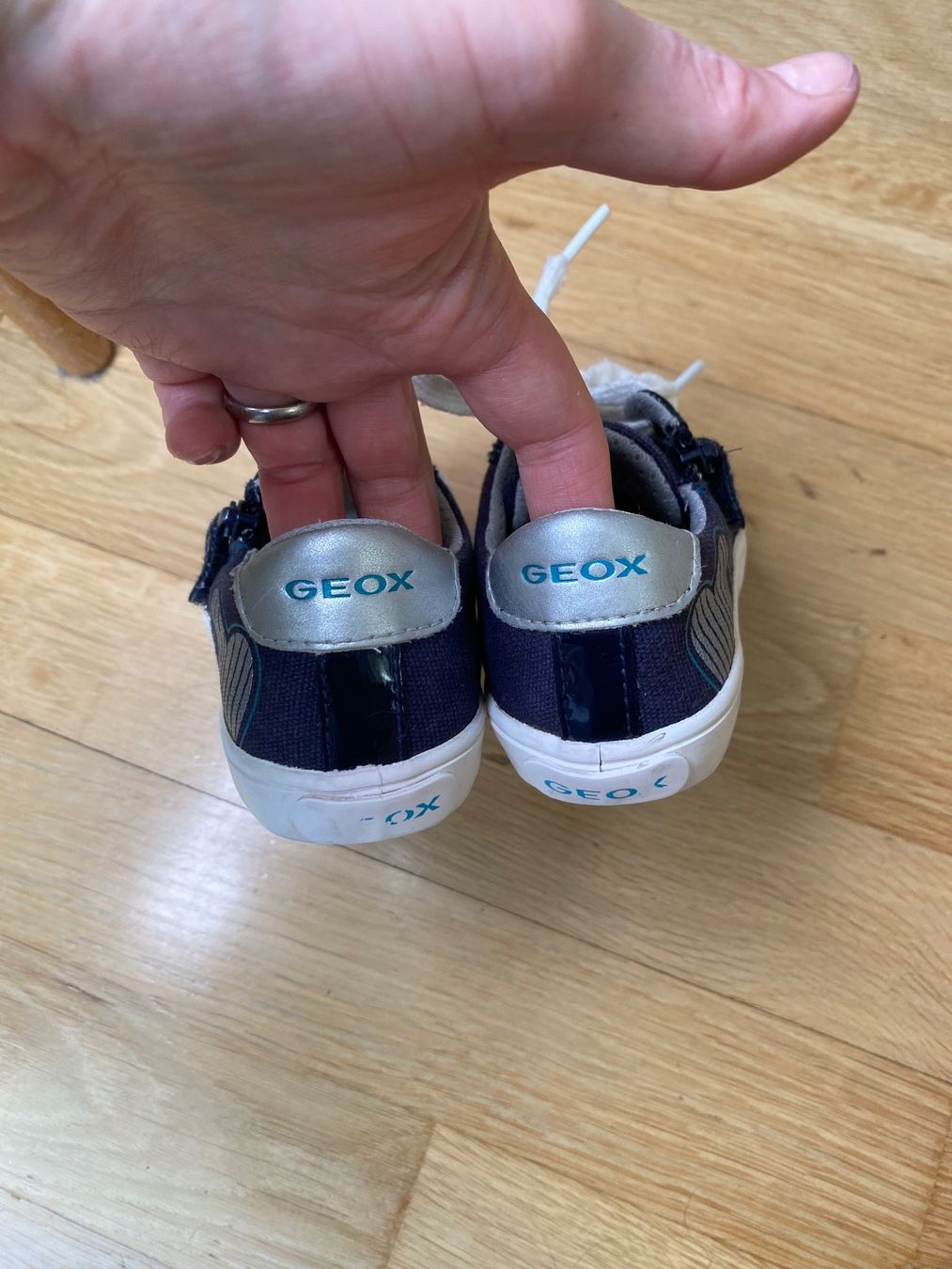 Geox Chaussures filles: Schuhe von Geox, Gr. 26 – D'occasion à Zürich par Mariaov 3