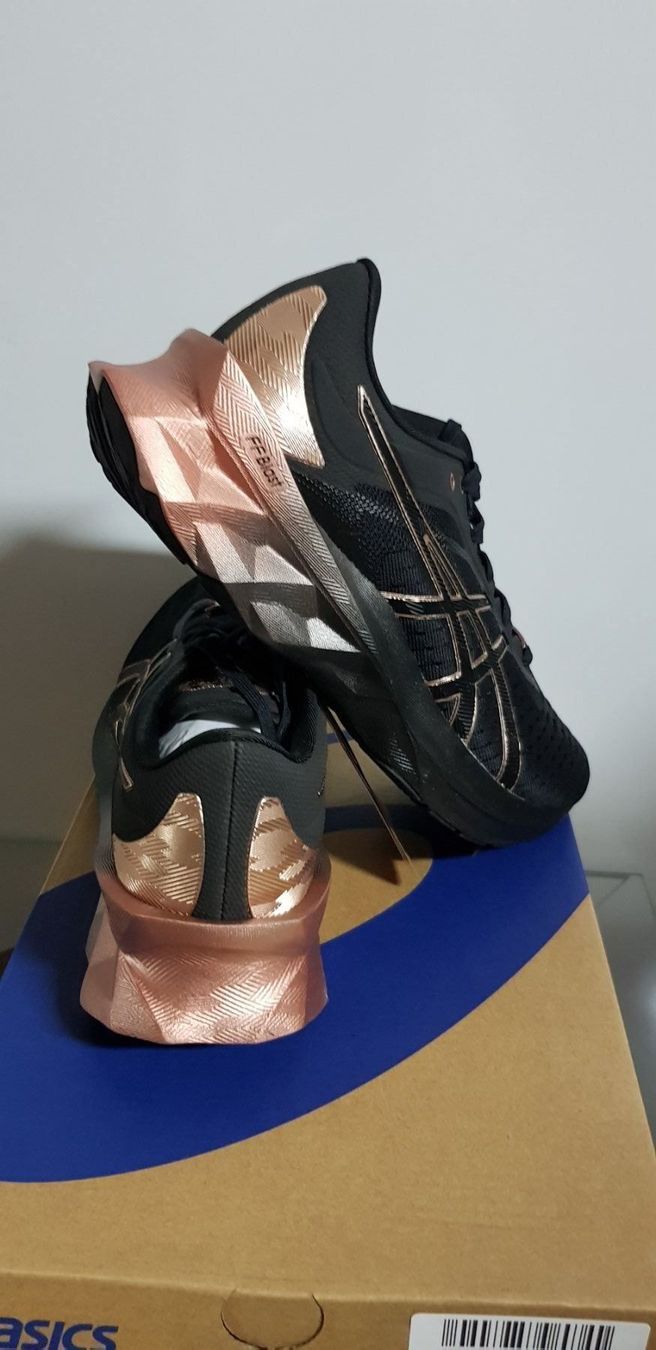 Asics Scarpe da donna: ASICS NOVABLAST PLATINUM DAMEN GR.40.5 – Nuovo e nell'imballaggio originale da Kilchberg ZH venduto da boanse 7