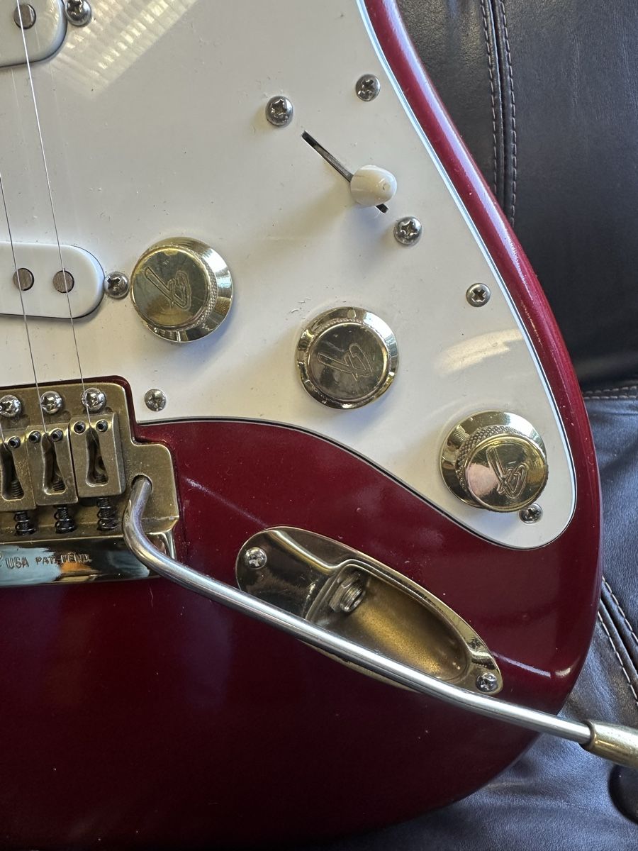 Fender Strumenti musicali: Fender "The Strat" 1982 inkl. Koffer – Usato da Tschierv venduto da Screamingwolfguitars 2