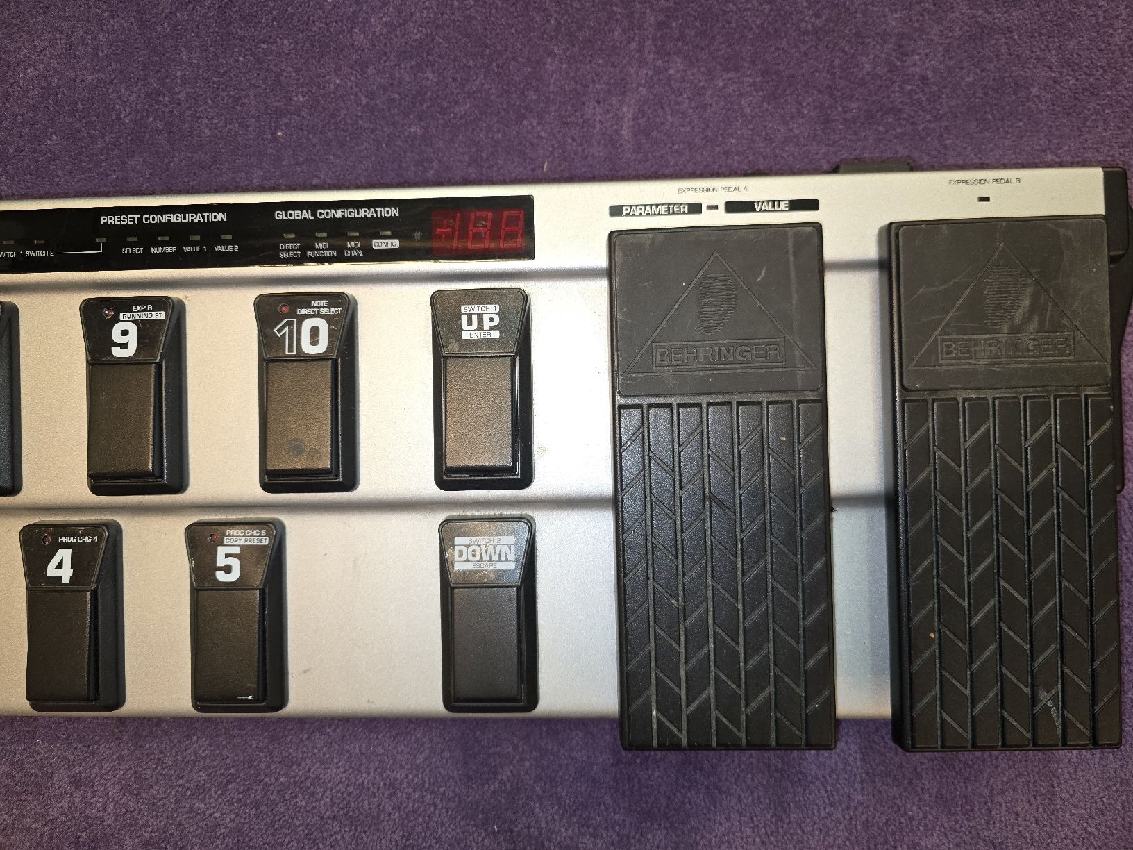 Behringer Strumenti musicali: FCB 1010 MIDI FOOTCONTROLLER – Usato da Zürich venduto da Antiquedealer 3