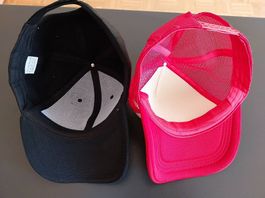 Lot de 2 jolies casquettes neuves