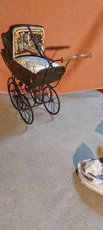 Carrozzine: Kleiner Kinderwagen antik – Usato da Horw venduto da Zentral50 4