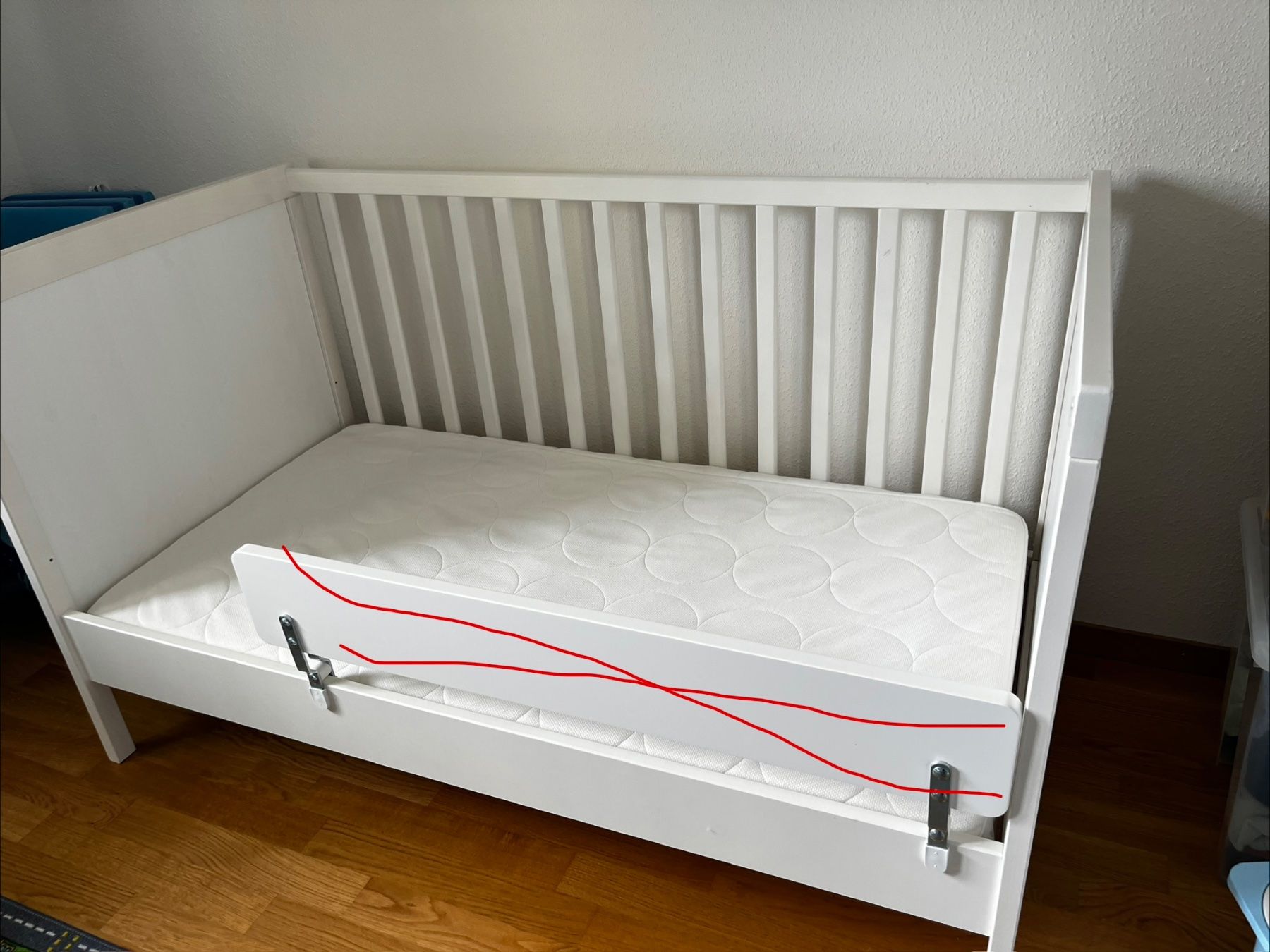 Ikea Letti: Sundvik Babybett mit Matratze – Usato da Rüschlikon venduto da Lesana82