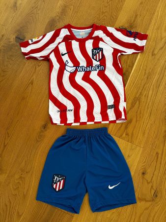 Set TRIKOT ATLETICO MADRID Junior Gr. 140/146, kein Original