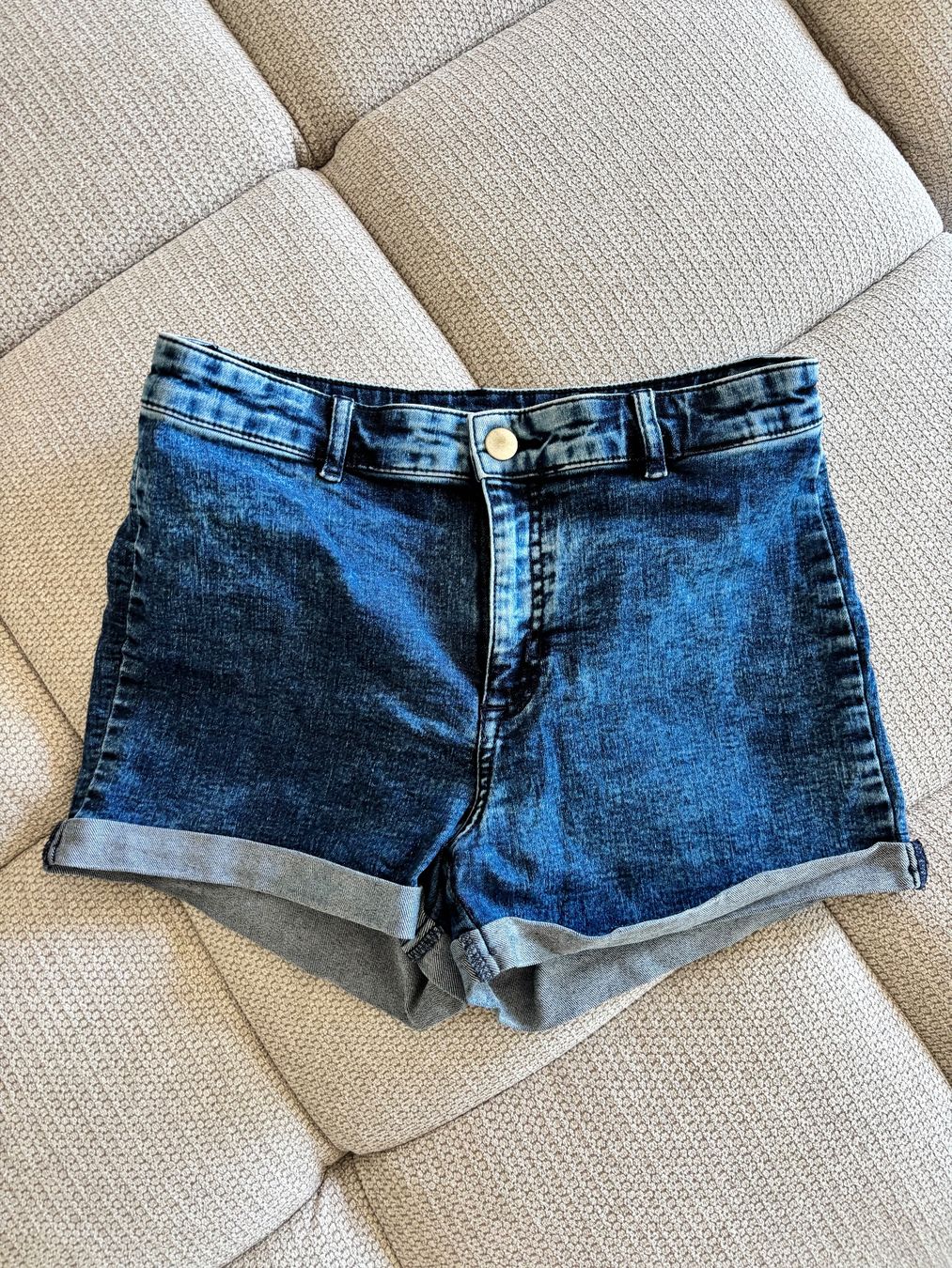 H&M Jeans: Short en jean H&M taille M – Gebraucht aus Bulle von lfr_gfx8