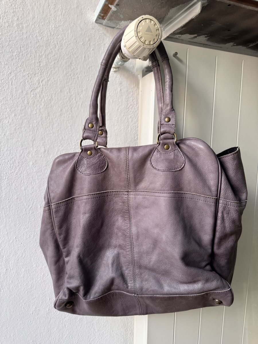 Taschen für Damen: Ledertasche – Gebraucht aus Riehen von queesla 1