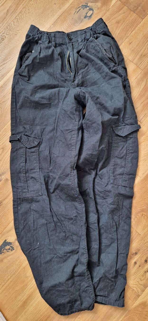 H&M Pantaloni: Schwarze Stoffhose in Gr.170 – Usato da Grosswangen venduto da iranki80