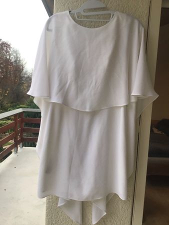 Weißes schönes Sommerkleid mit offenem Rücken 350,—CHF