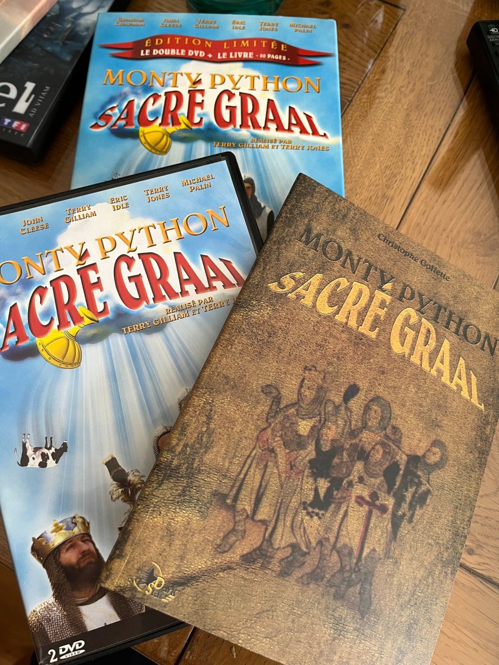 Alle DVDs: Monty Python Sacré Graal  (1975, DVD + Livre 80 pages) – Gebraucht aus Vevey von  2