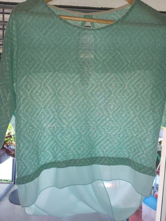 Mintgrünes Glitzer Shirt mit Rückenausschnitt Gr. S