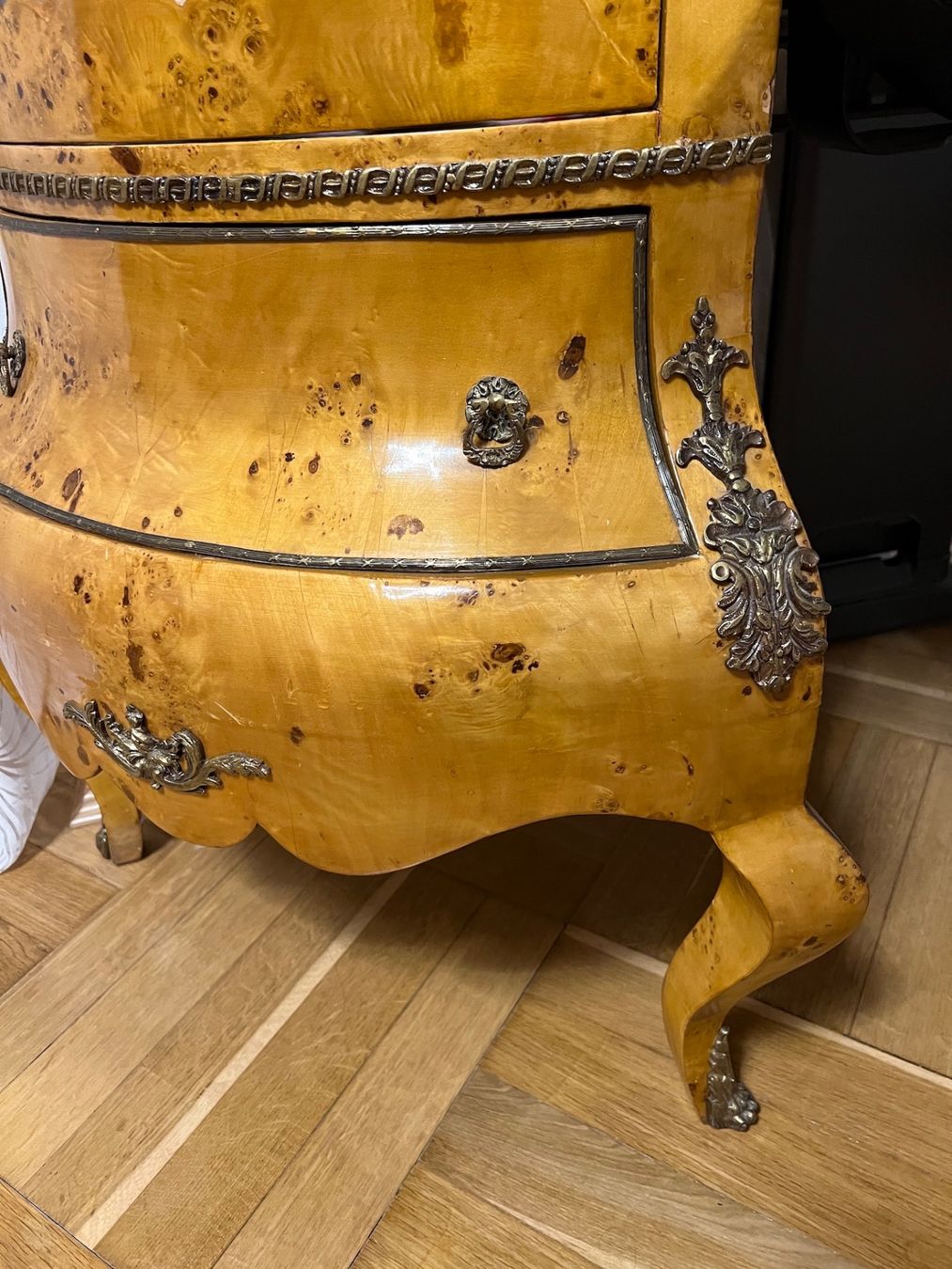 Vetrine: Barock Vitrine Eckvitrine Eckschrank Barockstil Messing – Usato da Gemünden venduto da GEUENWALD 8