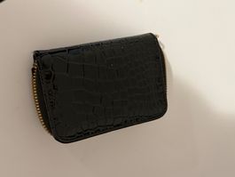 Portefeuille noir verni femme zip bon état