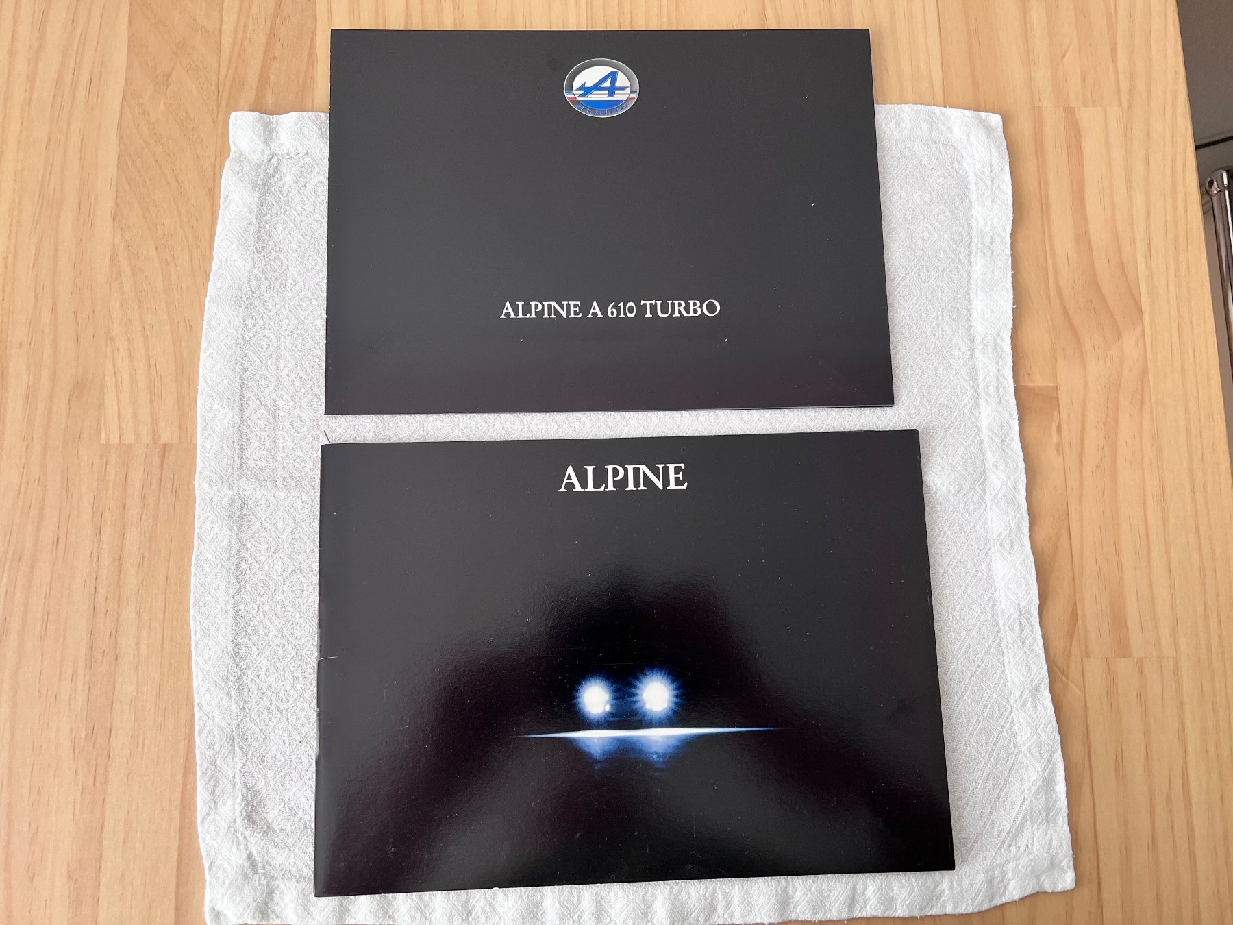 Renault Documenti: RENAULT ALPINE A610 2 teiliger Verkaufsprospekt – Usato da Münchenbuchsee venduto da Volver64