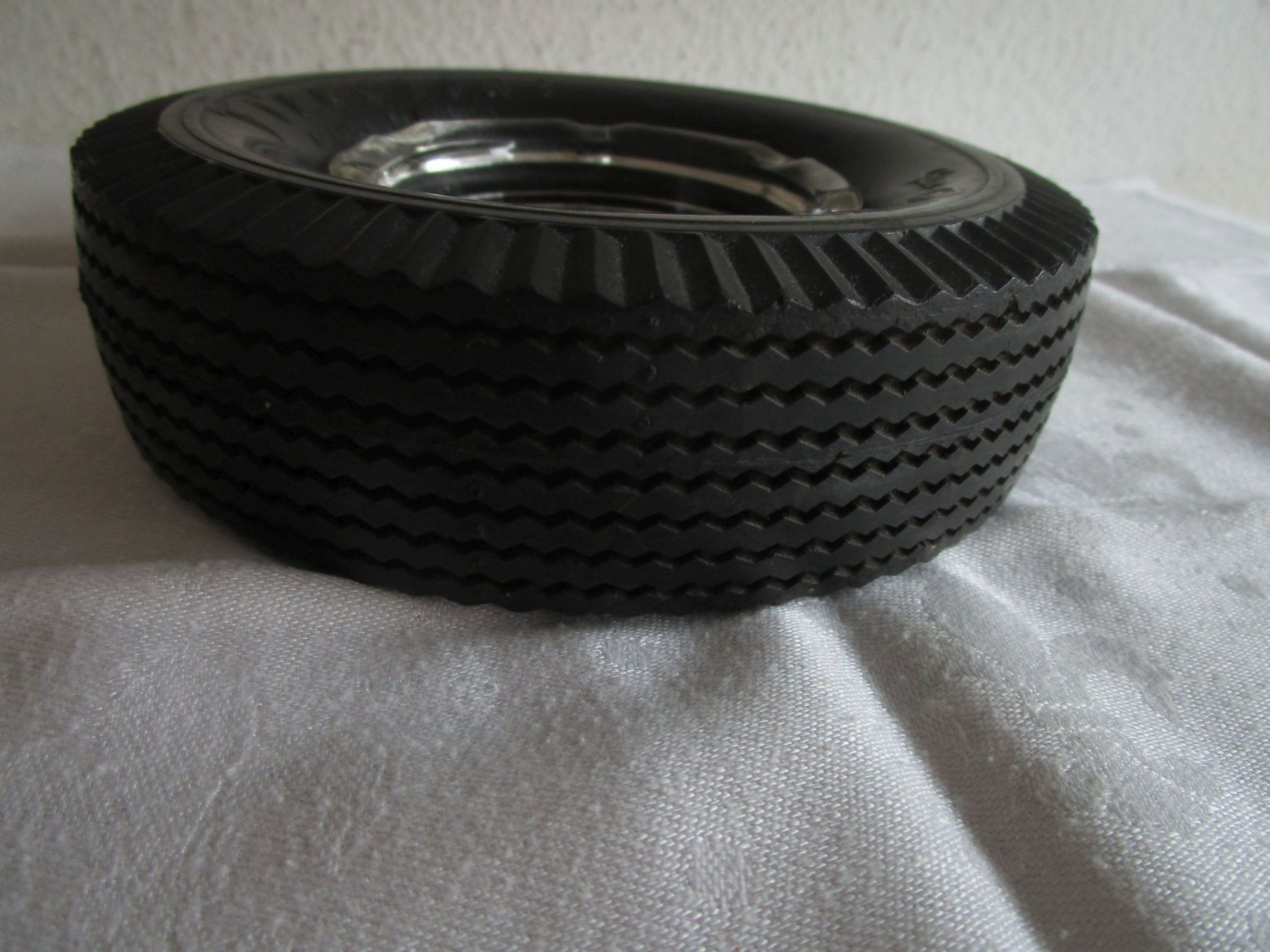 Firestone Portacenere: Firestone Pneu Aschenbecher – Usato da Binningen venduto da tempipassati 4